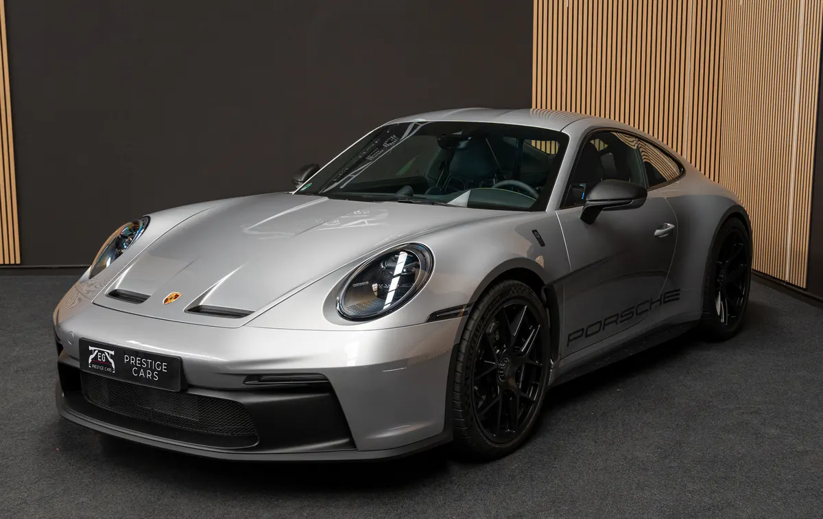 Porsche 911 S/T en el showroom de EG Prestige Cars