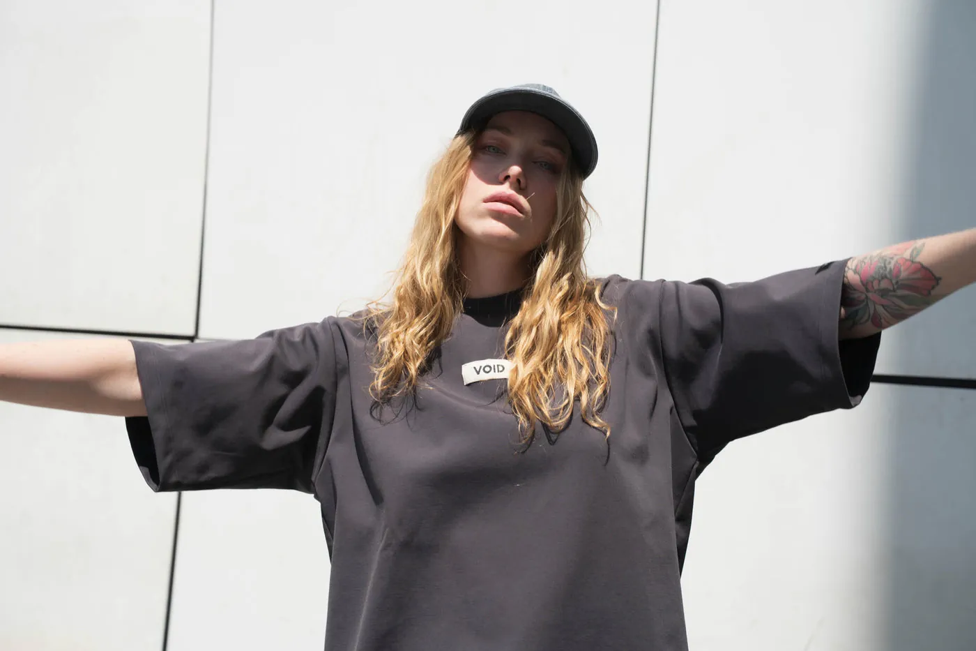 Camiseta de VOID dpt. en una fotografía de su colección